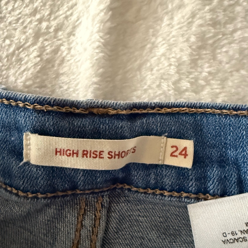 Levi’s High Rise Distressed Stretch Shorts Size 24 - Picture 4 of 9